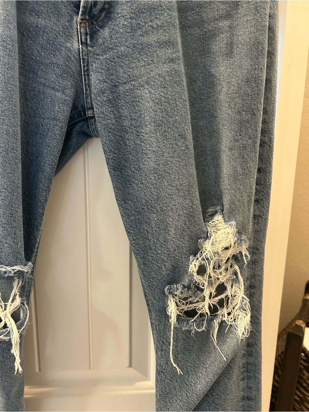 Agolde Men's Distressed Relaxed Blue Jeans - Picture 2 of 6